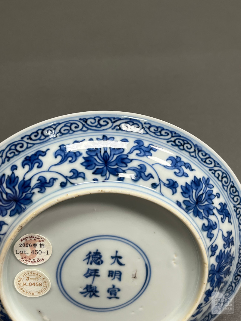 清康熙 青花内藏文月影梅纹外缠枝莲纹折沿盘一对（附
清代原装老盒） - 图21